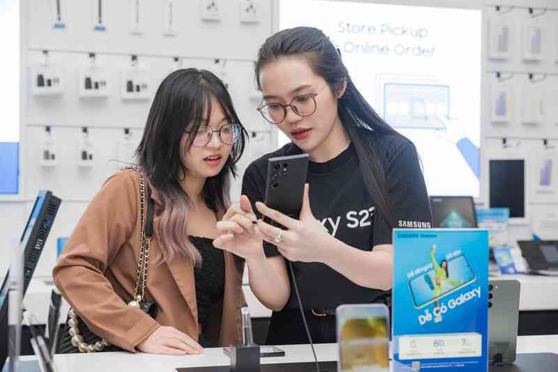 Không khí náo nhiệt trong ngày khai trương cửa hàng trải nghiệm Samsung SamCenter thứ 30