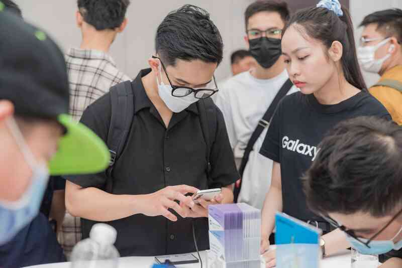 Không khí náo nhiệt trong ngày khai trương cửa hàng trải nghiệm Samsung SamCenter thứ 30