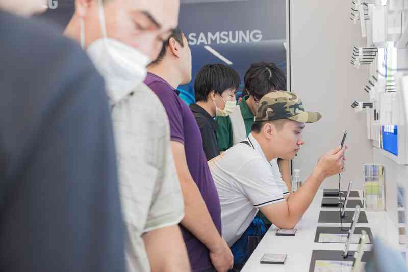 Không khí náo nhiệt trong ngày khai trương cửa hàng trải nghiệm Samsung SamCenter thứ 30