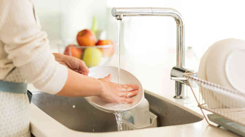 Rửa bát, quét nhà có tác dụng như tập thể dục không? Phát hiện đáng ngạc nhiên từ Phần Lan