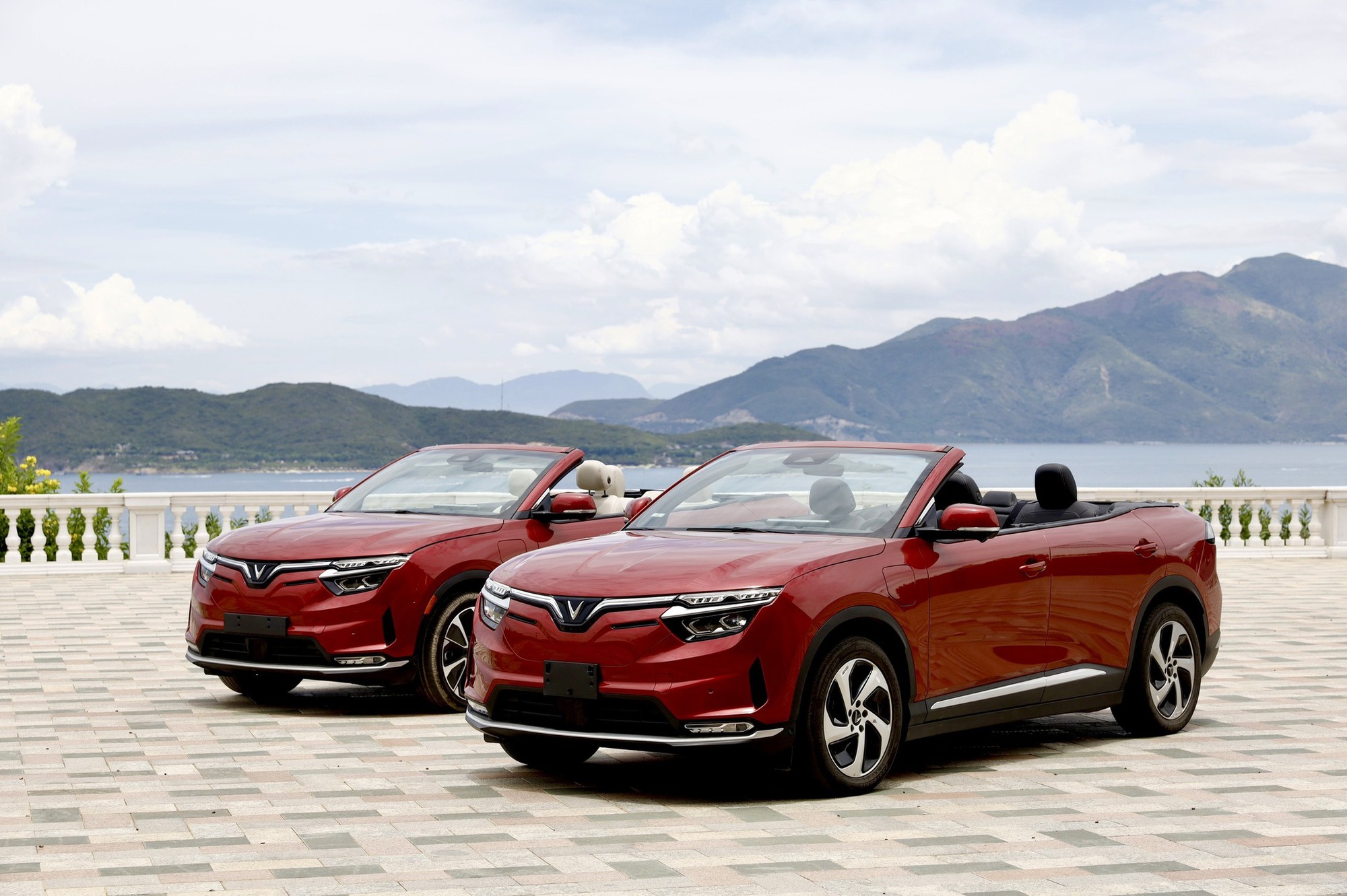 VinFast VF 8 &quot;lạ&quot; xuất hiện ở nhà máy: Không mui, dân mạng nói không điều hòa vẫn mát - Ảnh 7.