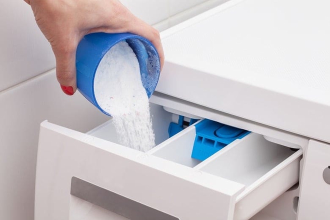 Máy giặt 'phun trào' khiến gia chủ bất lực: 'Tình trạng này vì đâu và phải giải quyết thế nào?'