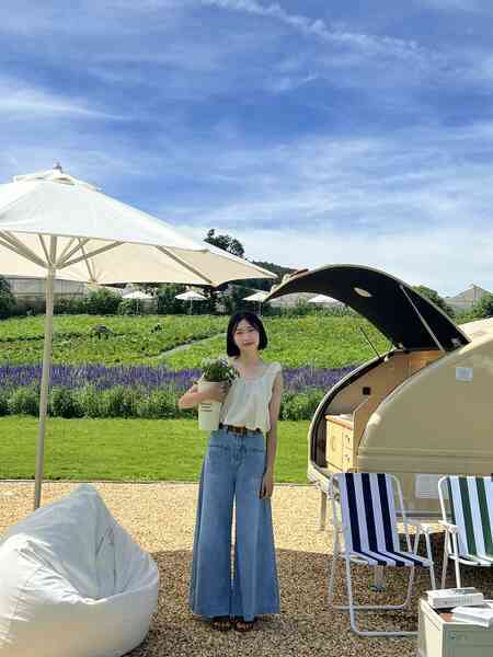 Bỏ nghề dược sĩ đi cuốc đất, trồng hoa: Chi 300 triệu cho khu vườn, da bị nhiều tàn nhang nhưng thấy đáng