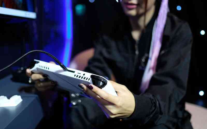 Máy chơi game cầm tay đầu tiên của ASUS chính thức ra mắt tại Việt Nam, giá 18 triệu đồng - Ảnh 3.
