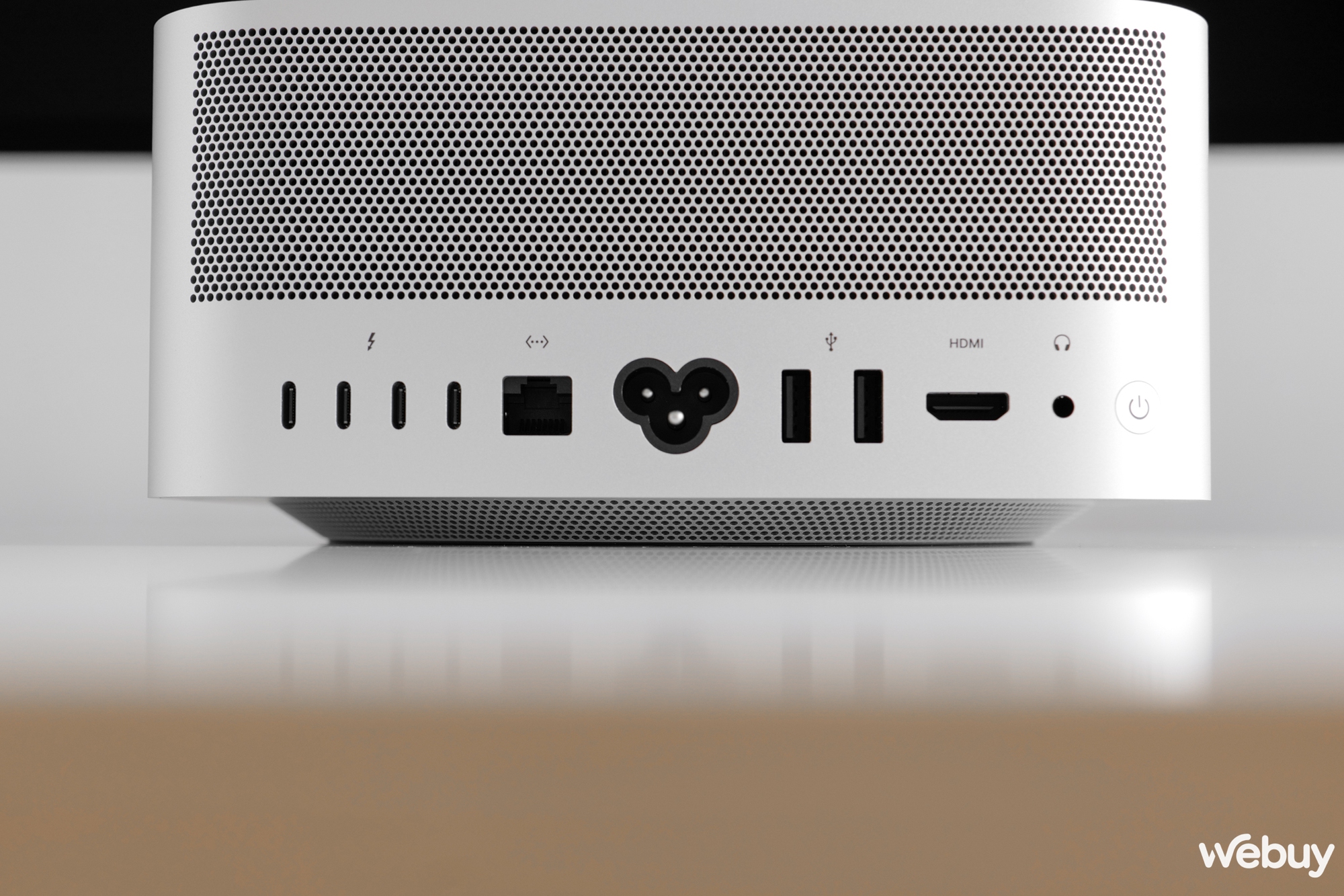 Đây là "quái vật" Mac Studio 2023: Thiết kế không đổi, hiệu năng nâng cấp mạnh mẽ với chip M2 Max/Ultra, giá từ 54,99 triệu đồng - Ảnh 7. Đây là "quái vật" Mac Studio 2023: Thiết kế không đổi, hiệu năng nâng cấp mạnh mẽ với chip M2 Max/Ultra, giá từ 54,99 triệu đồng - Ảnh 7.