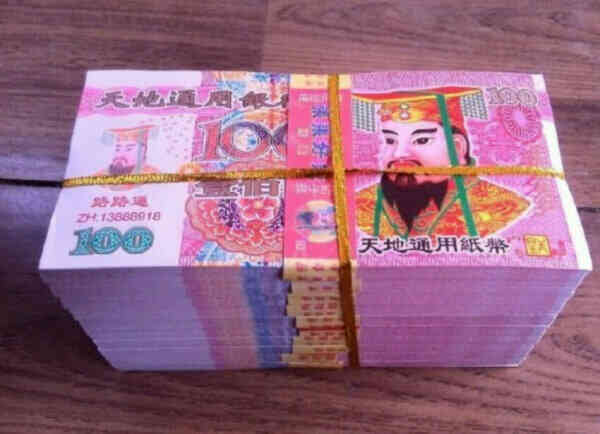 Cho tiền âm phủ vào cây ATM để mong tài khoản tăng số, người đàn ông đối mặt với cái kết đắng