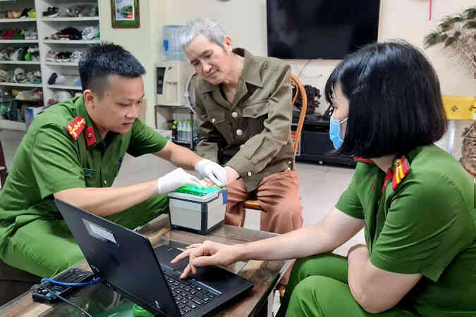 Chủ tịch Cần Thơ đốc thúc tiến độ cao điểm ‘50 ngày, đêm’ cài đặt VNeID
