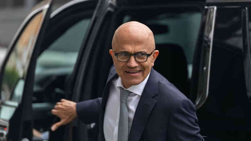 Satya Nadella: Người thừa kế xuất sắc của Bill Gates, vị CEO kiếm 1 tỷ USD nhờ giúp cổ phiếu Microsoft tăng trưởng 900% - Ảnh 3.