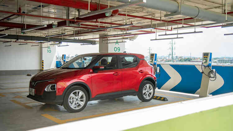 Chủ xe VinFast VF 5 chia sẻ sau 3 tháng sử dụng: 'Giá và đồ thay quá rẻ làm quên đi nhược điểm của xe'