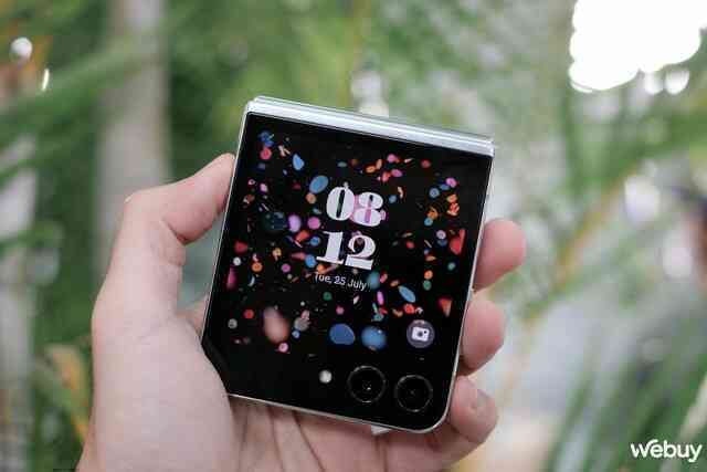Đây là Galaxy Z Flip5: Bản nâng cấp lớn nhất của Galaxy Z Flip từ trước đến nay - Ảnh 2. Đây là Galaxy Z Flip5: Bản nâng cấp lớn nhất của Galaxy Z Flip từ trước đến nay - Ảnh 2.