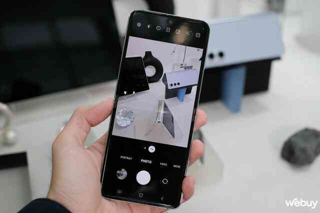 Đây là Galaxy Z Flip5: Bản nâng cấp lớn nhất của Galaxy Z Flip từ trước đến nay - Ảnh 12. Đây là Galaxy Z Flip5: Bản nâng cấp lớn nhất của Galaxy Z Flip từ trước đến nay - Ảnh 12.