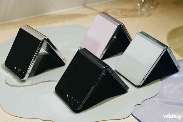 Đây là Galaxy Z Flip5: Bản nâng cấp lớn nhất của Galaxy Z Flip từ trước đến nay - Ảnh 17. Đây là Galaxy Z Flip5: Bản nâng cấp lớn nhất của Galaxy Z Flip từ trước đến nay - Ảnh 17.