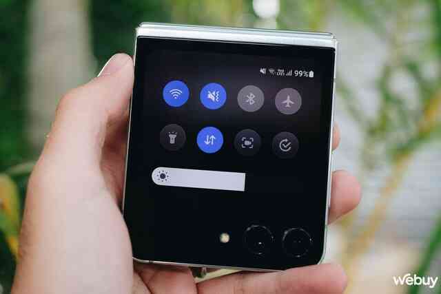 Đây là Galaxy Z Flip5: Bản nâng cấp lớn nhất của Galaxy Z Flip từ trước đến nay - Ảnh 3. Đây là Galaxy Z Flip5: Bản nâng cấp lớn nhất của Galaxy Z Flip từ trước đến nay - Ảnh 3.