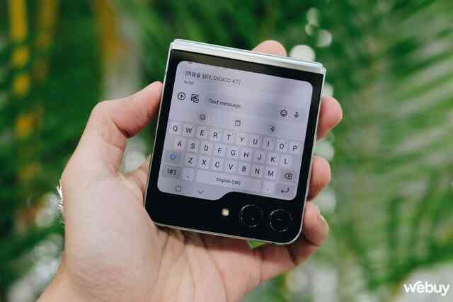 Đây là Galaxy Z Flip5: Bản nâng cấp lớn nhất của Galaxy Z Flip từ trước đến nay - Ảnh 5. Đây là Galaxy Z Flip5: Bản nâng cấp lớn nhất của Galaxy Z Flip từ trước đến nay - Ảnh 5.