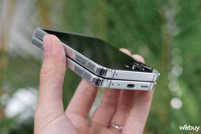 Đây là Galaxy Z Flip5: Bản nâng cấp lớn nhất của Galaxy Z Flip từ trước đến nay - Ảnh 9. Đây là Galaxy Z Flip5: Bản nâng cấp lớn nhất của Galaxy Z Flip từ trước đến nay - Ảnh 9.