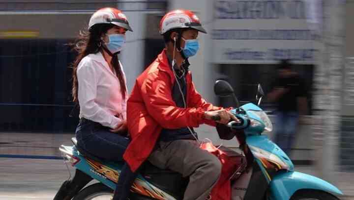 Đeo tai nghe khi tham gia giao thông có bị phạt không?