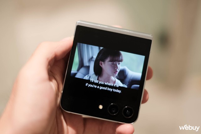 Màn hình phụ Flex Window trên Galaxy Z Flip5 làm được gì: Xem được cả YouTube, Netflix - Ảnh 14. Màn hình phụ Flex Window trên Galaxy Z Flip5 làm được gì: Xem được cả YouTube, Netflix - Ảnh 14.