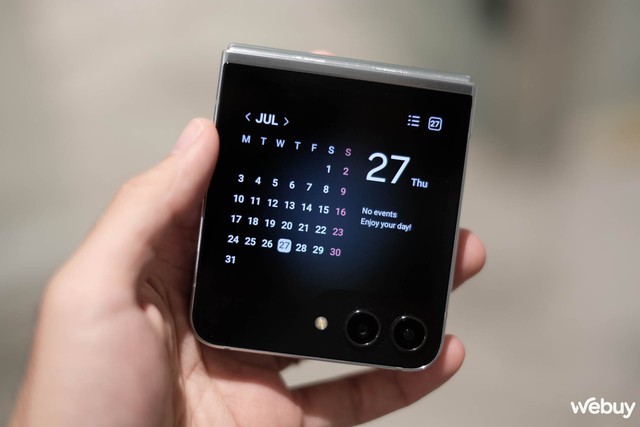 Màn hình phụ Flex Window trên Galaxy Z Flip5 làm được gì: Xem được cả YouTube, Netflix - Ảnh 6. Màn hình phụ Flex Window trên Galaxy Z Flip5 làm được gì: Xem được cả YouTube, Netflix - Ảnh 6.