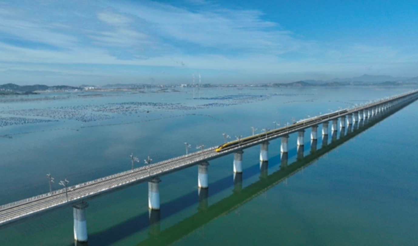 Trung Quốc thử nghiệm thành công tàu cao tốc nhanh nhất thế giới: Tốc độ đạt 453 km/h, đi quãng đường hơn 1.300 km chỉ mất 2,5 giờ - Ảnh 3.