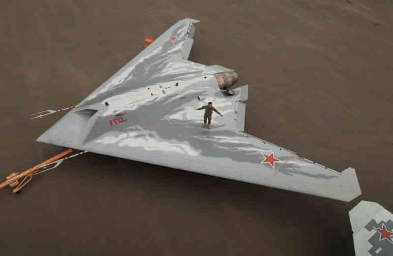 UAV tàng hình điều khiển từ Su-57, ‘ác mộng’ mới với phòng không Ukraine