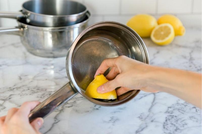 Vì sao xoong nồi thường xuất hiện những vệt loang cầu vồng, chúng có độc không? - Ảnh 3. Vì sao xoong nồi thường xuất hiện những vệt loang cầu vồng, chúng có độc không? - Ảnh 3.