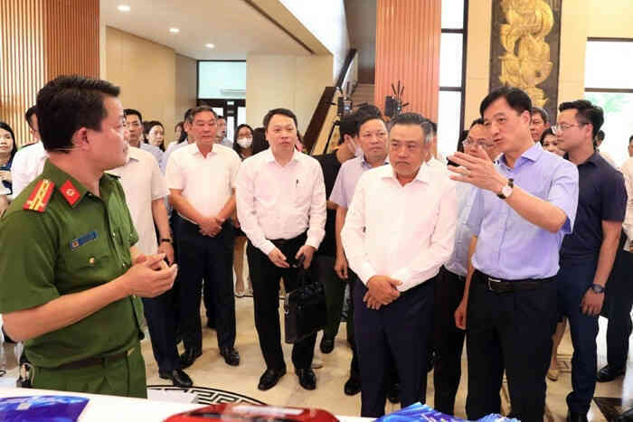 Chủ tịch Hà Nội yêu cầu cán bộ thay đổi cách tiếp cận về chuyển đổi số