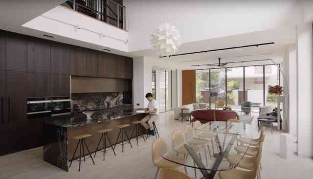 Kiến trúc sư cải tạo lán bỏ hoang thành nhà 3 tầng hiện đại, bao trọn bởi màu xanh của thiên nhiên - Ảnh 2. Kiến trúc sư cải tạo lán bỏ hoang thành nhà 3 tầng hiện đại, bao trọn bởi màu xanh của thiên nhiên - Ảnh 2.