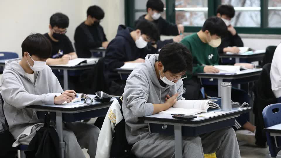 Quốc gia châu Á quyết định bỏ "câu hỏi siêu khó" khỏi đề đại học: Nguyên nhân sâu xa đầy bất ngờ - Ảnh 3. Quốc gia châu Á quyết định bỏ "câu hỏi siêu khó" khỏi đề đại học: Nguyên nhân sâu xa đầy bất ngờ - Ảnh 3.