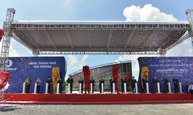 6 năm của VinFast dưới bàn tay tỷ phú Phạm Nhật Vượng: Từ đầm lầy ven biển Hải Phòng đến sàn chứng khoán Mỹ! - Ảnh 2. 6 năm của VinFast dưới bàn tay tỷ phú Phạm Nhật Vượng: Từ đầm lầy ven biển Hải Phòng đến sàn chứng khoán Mỹ! - Ảnh 2.