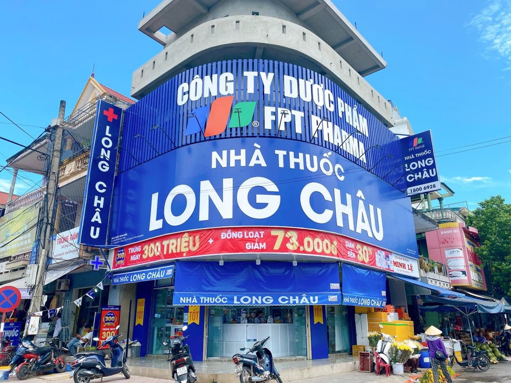 Sếp FPT Retail lần đầu liên tiếng về cuộc chiến giá rẻ, tiết lộ “bí mật doanh thu khủng” của chuỗi Long Châu - Ảnh 3. Sếp FPT Retail lần đầu liên tiếng về cuộc chiến giá rẻ, tiết lộ “bí mật doanh thu khủng” của chuỗi Long Châu - Ảnh 3.
