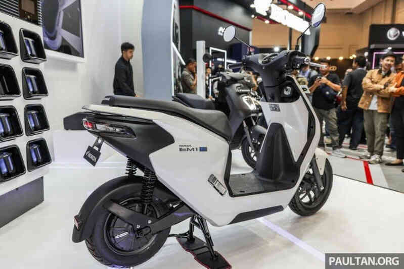 'Lính tiên phong' xe máy điện của Honda chính thức trình làng tại thị trường Đông Nam Á: tốc độ 45km/h đi được 40km, giá từ 62 triệu đồng - Ảnh 3. 'Lính tiên phong' xe máy điện của Honda chính thức trình làng tại thị trường Đông Nam Á: tốc độ 45km/h đi được 40km, giá từ 62 triệu đồng - Ảnh 3.