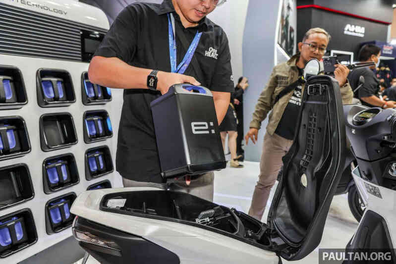'Lính tiên phong' xe máy điện của Honda chính thức trình làng tại thị trường Đông Nam Á: tốc độ 45km/h đi được 40km, giá từ 62 triệu đồng - Ảnh 4. 'Lính tiên phong' xe máy điện của Honda chính thức trình làng tại thị trường Đông Nam Á: tốc độ 45km/h đi được 40km, giá từ 62 triệu đồng - Ảnh 4.