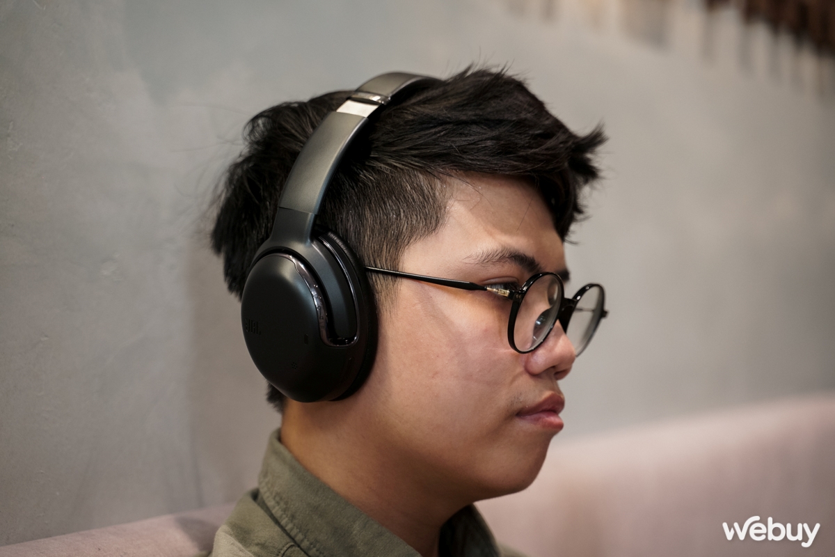 Tai nghe Tour One M2: Siêu phẩm chống ồn JBL giá 6.99 triệu, nhiều tính năng hay đến Apple, Sony cũng chưa có