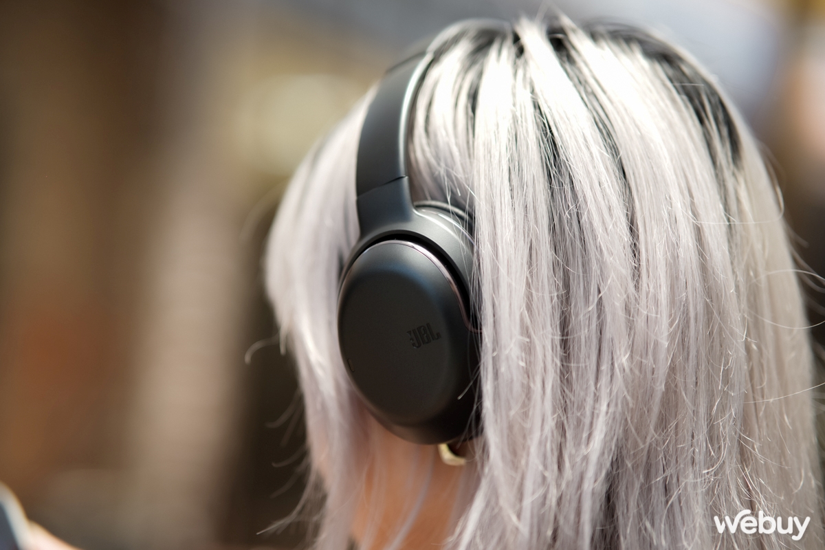 Tai nghe Tour One M2: Siêu phẩm chống ồn JBL giá 6.99 triệu, nhiều tính năng hay đến Apple, Sony cũng chưa có