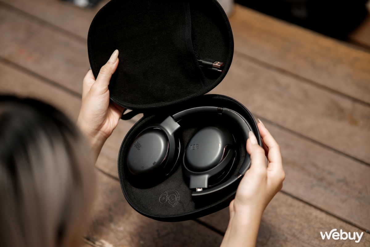 Tai nghe Tour One M2: Siêu phẩm chống ồn JBL giá 6.99 triệu, nhiều tính năng hay đến Apple, Sony cũng chưa có - Ảnh 4. Tai nghe Tour One M2: Siêu phẩm chống ồn JBL giá 6.99 triệu, nhiều tính năng hay đến Apple, Sony cũng chưa có - Ảnh 4.