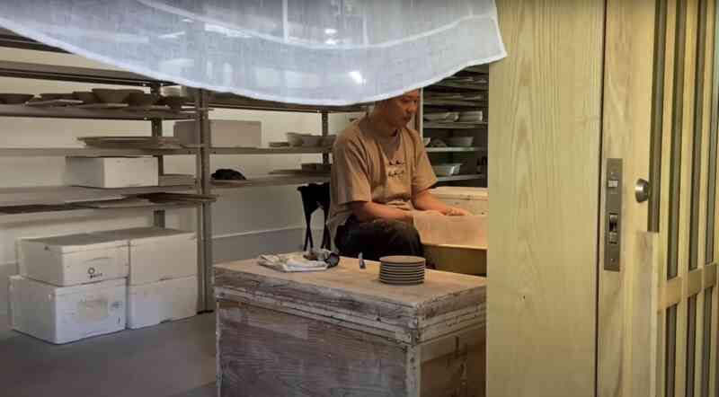 Nghe ước mơ của vợ, nghệ nhân gốm đem hết tài sản về quê xây ngôi nhà đẹp như mơ - Ảnh 2. Nghe ước mơ của vợ, nghệ nhân gốm đem hết tài sản về quê xây ngôi nhà đẹp như mơ - Ảnh 2.