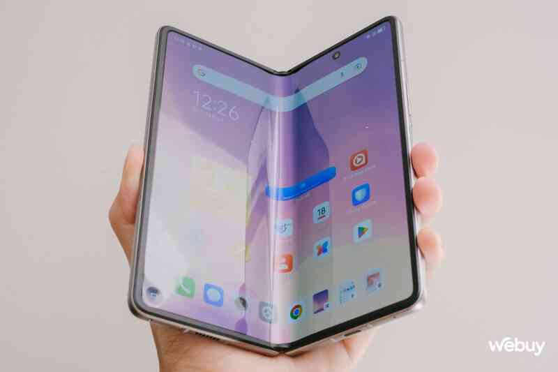 Khi hãng điện thoại tầm trung làm smartphone gập - Ảnh 2. Khi hãng điện thoại tầm trung làm smartphone gập - Ảnh 2.