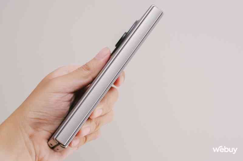 Khi hãng điện thoại tầm trung làm smartphone gập - Ảnh 5. Khi hãng điện thoại tầm trung làm smartphone gập - Ảnh 5.