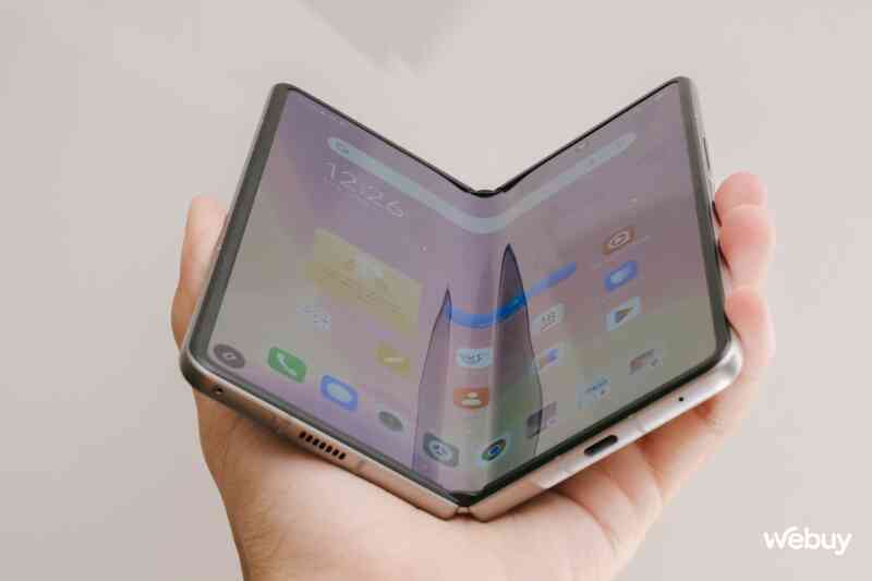 Khi hãng điện thoại tầm trung làm smartphone gập - Ảnh 6. Khi hãng điện thoại tầm trung làm smartphone gập - Ảnh 6.