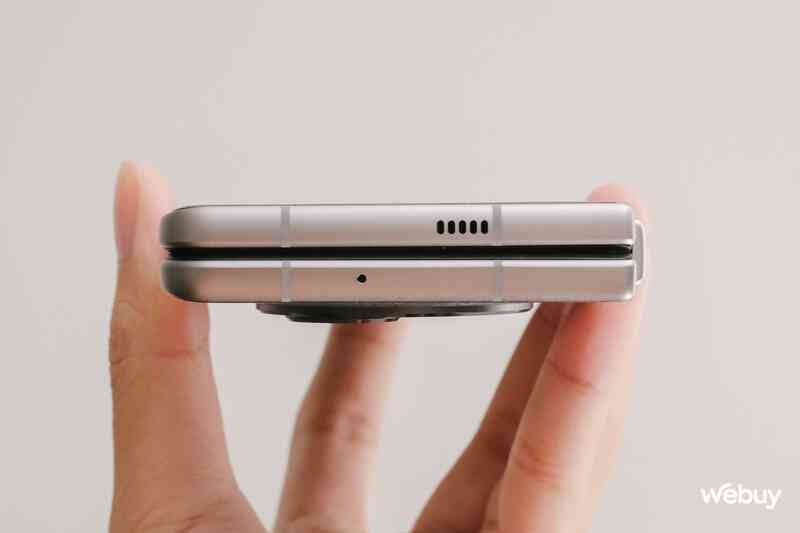 Khi hãng điện thoại tầm trung làm smartphone gập