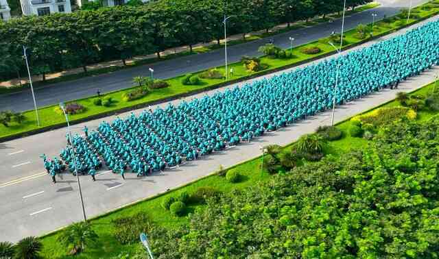 Trải nghiệm ngày đầu đi "xe ôm điện" Vinfast: 3km chỉ tốn 8.000 đồng, tài xế lịch sự gạt chỗ để chân cho khách, trả lời vanh vách các thông số kỹ thuật - Ảnh 2. Trải nghiệm ngày đầu đi "xe ôm điện" Vinfast: 3km chỉ tốn 8.000 đồng, tài xế lịch sự gạt chỗ để chân cho khách, trả lời vanh vách các thông số kỹ thuật - Ảnh 2.