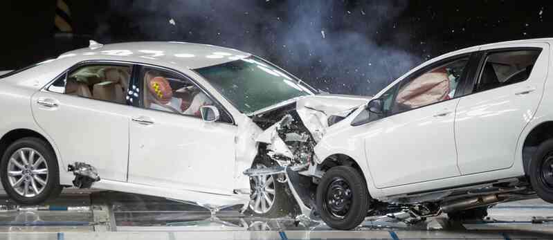 Tai nạn xe hơi ở tốc độ 200 km/h khủng khiếp như thế nào? - Ảnh 2. Tai nạn xe hơi ở tốc độ 200 km/h khủng khiếp như thế nào? - Ảnh 2.