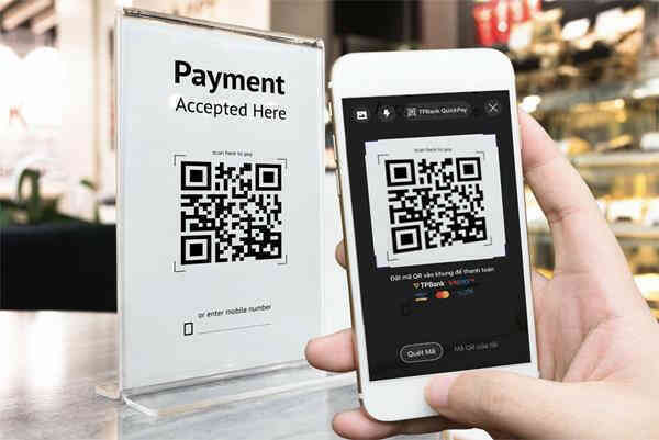 Xuất hiệu chiêu lừa đảo mới, dán đè mã QR giả mạo tại nhiều cửa hàng