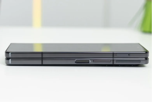 So sánh Samsung Galaxy Z Fold5 được nâng cấp những gì so với Galaxy Z Fold4 - Ảnh 3. So sánh Samsung Galaxy Z Fold5 được nâng cấp những gì so với Galaxy Z Fold4 - Ảnh 3.