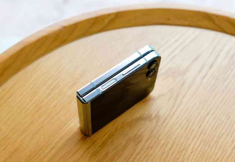 Đánh giá chi tiết Galaxy Z Flip5: Smartphone 'vỏ sò' đáng mua nhất hiện nay - Ảnh 2.