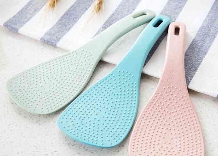 Công dụng của chiếc lỗ trên muôi xới cơm