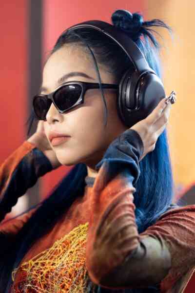 Rapper tiên cá Liu Grace mê chất âm dáng ngầu màu sang - Ảnh 4. Rapper tiên cá Liu Grace mê chất âm dáng ngầu màu sang - Ảnh 4.