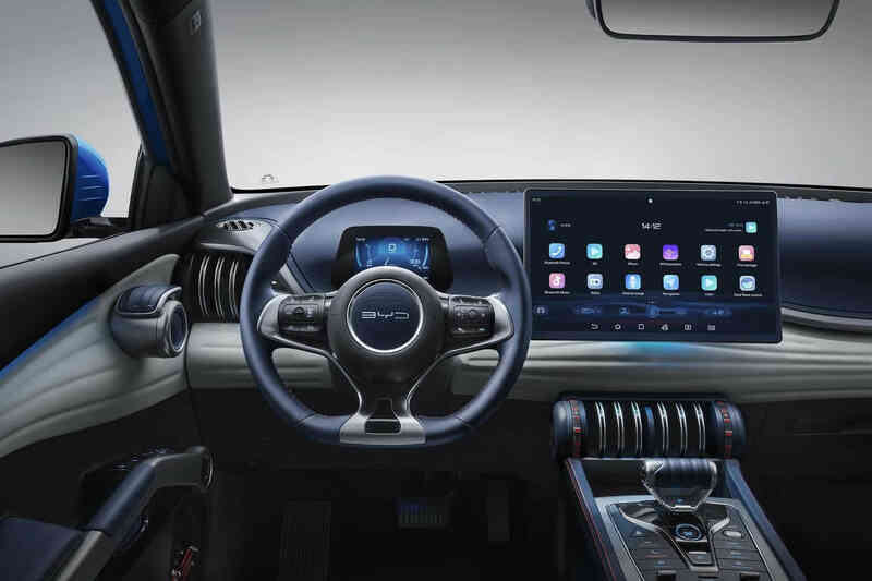 Hãng xe điện non trẻ đánh bại BMW, Mercedes về tổng doanh số lần đầu tiên trong lịch sử, cho Elon Musk ‘hít khói’