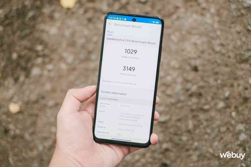 Smartphone này giá 4,5 triệu nhưng có màn hình 144Hz, điểm AnTuTu gần 1 triệu, sạc nhanh 67W