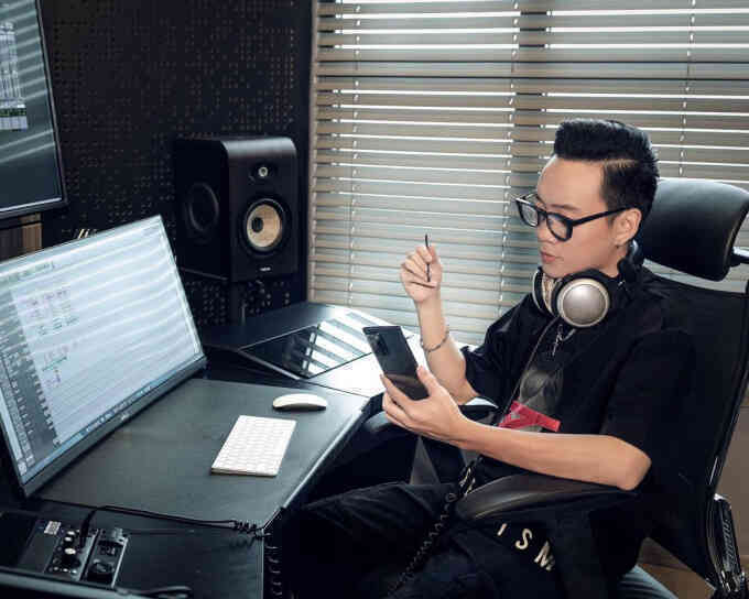 Bên trong biệt thự 5 tầng của JustaTee: Góc nào cũng xịn đét, được gọi là tụ điểm "giải trí" của giới rap Việt bởi 1 lý do - Ảnh 15. Bên trong biệt thự 5 tầng của JustaTee: Góc nào cũng xịn đét, được gọi là tụ điểm "giải trí" của giới rap Việt bởi 1 lý do - Ảnh 15.